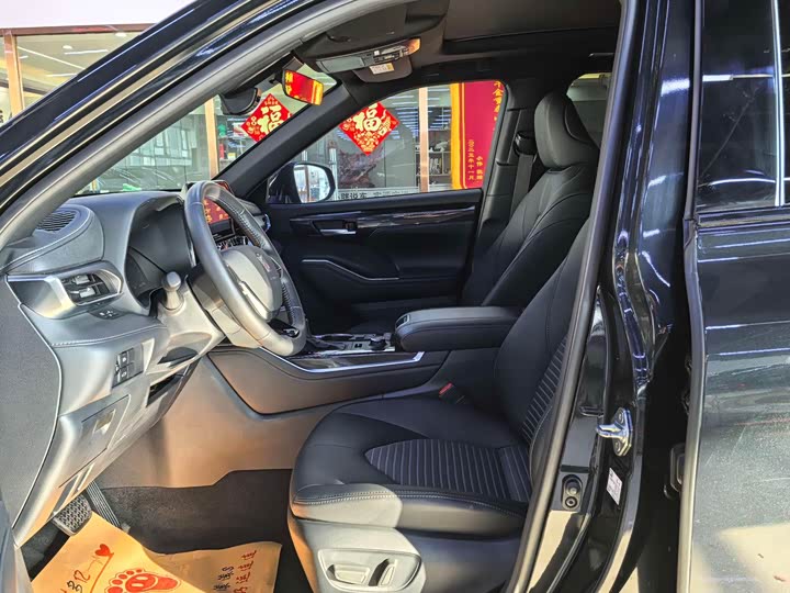 Фото 9 - Toyota Crown Kluger