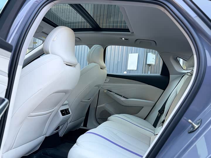 Фото 8 - Geely Preface L