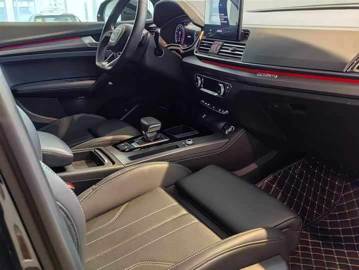 Фото 8 - Audi Q5L