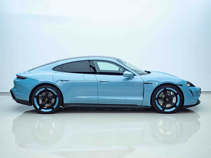 Фото 3 - Porsche Taycan