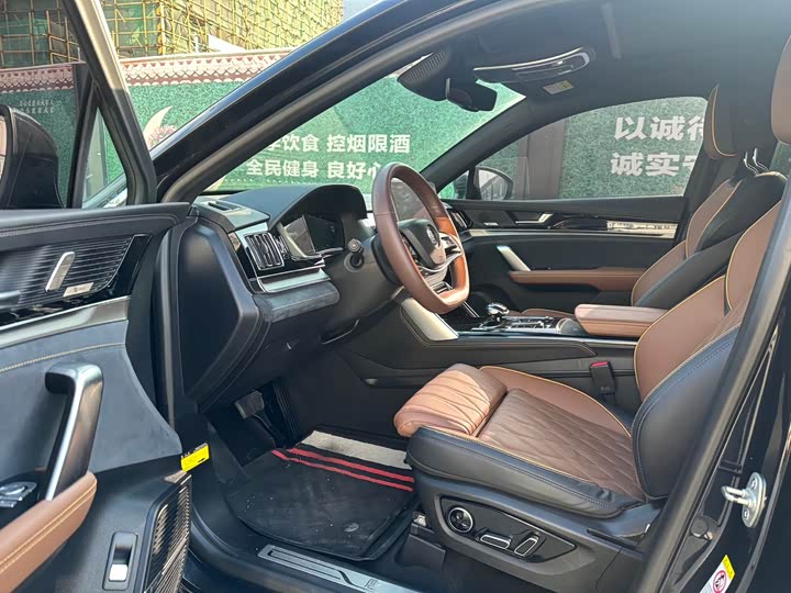 Photo 4 - BYD Tang Hybrid/EV