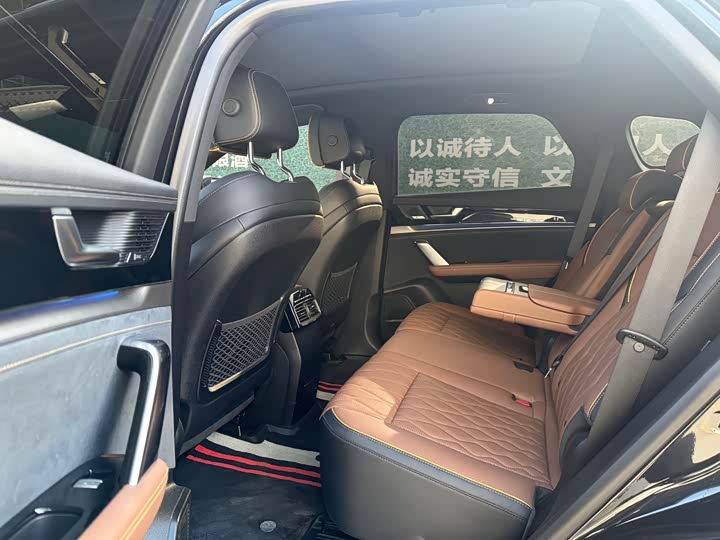 Photo 5 - BYD Tang Hybrid/EV