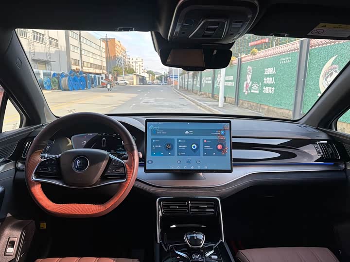 Photo 6 - BYD Tang Hybrid/EV