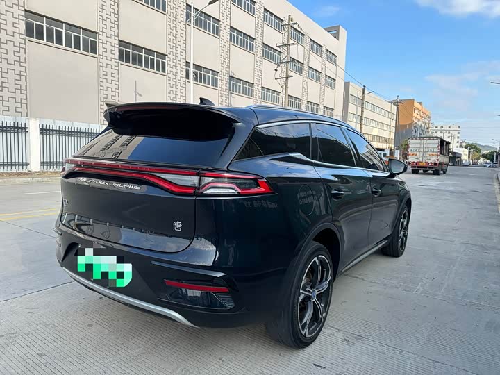 Photo 7 - BYD Tang Hybrid/EV