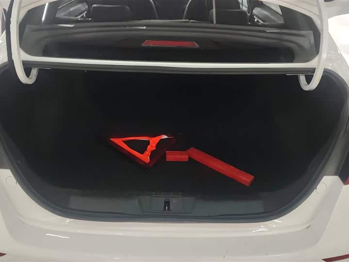 Фото 4 - Geely Emgrand