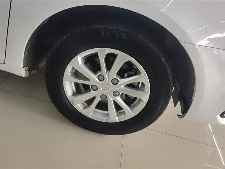 Фото 6 - Geely Emgrand