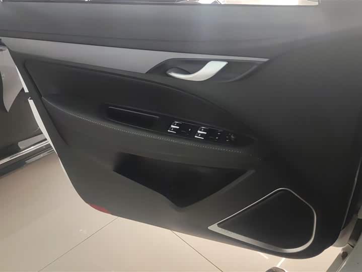 Фото 7 - Geely Emgrand