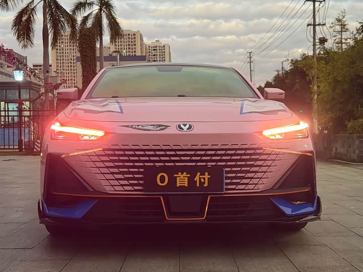 Фото 1 - Changan UNI-V