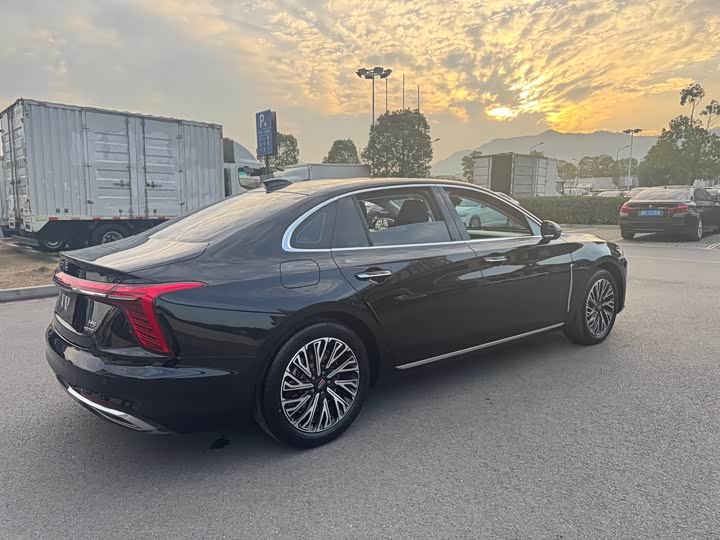 Фото 5 - Hongqi H5