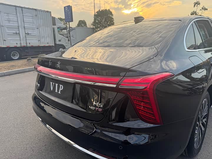 Фото 8 - Hongqi H5