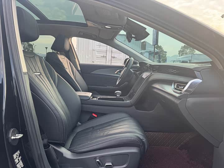 Фото 9 - Hongqi H5