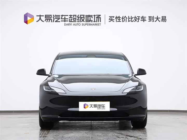 Фото 2 - Tesla Model 3