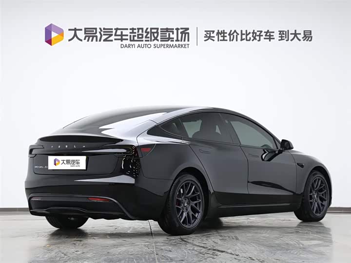 Фото 3 - Tesla Model 3