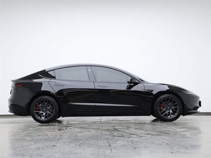 Фото 6 - Tesla Model 3