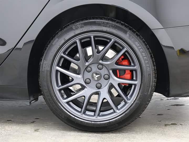 Фото 9 - Tesla Model 3