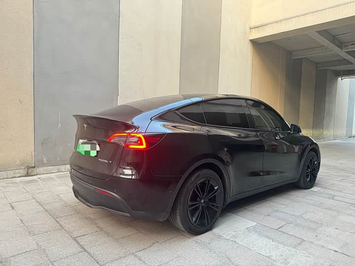 Фото 3 - Tesla Model Y