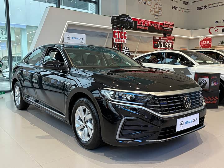Фото 3 - Volkswagen Passat Hybrid