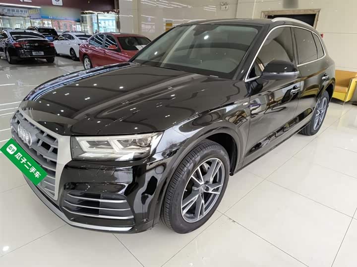 Фото 2 - Audi Q5L