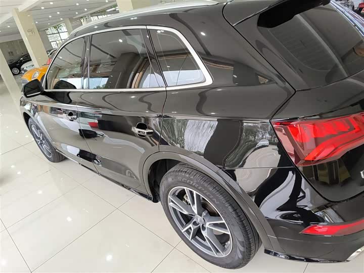 Фото 5 - Audi Q5L