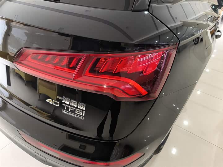 Фото 8 - Audi Q5L