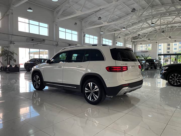 Фото 4 - Mercedes-Benz GLB-Class