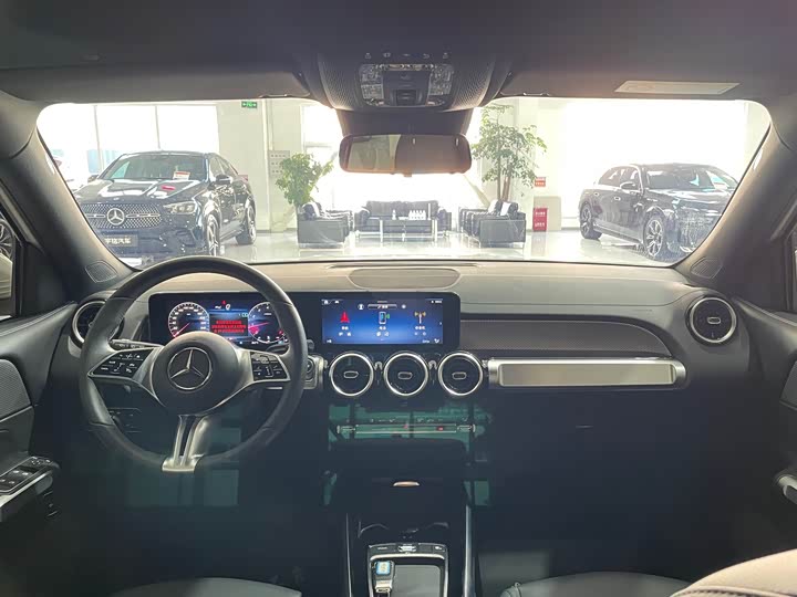 Фото 8 - Mercedes-Benz GLB-Class