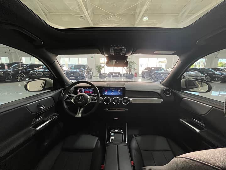 Фото 9 - Mercedes-Benz GLB-Class