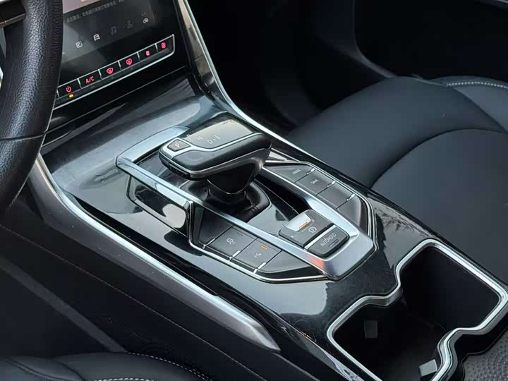 Фото 8 - Maxus Euniq 6