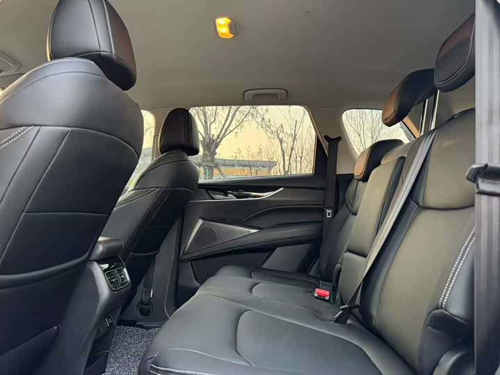 Фото 9 - Maxus Euniq 6