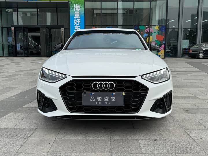 Фото 2 - Audi A4L