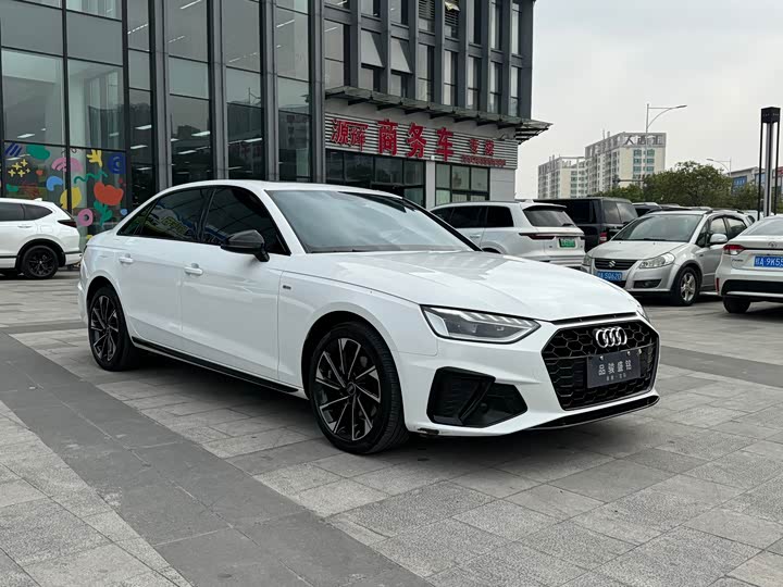 Фото 3 - Audi A4L