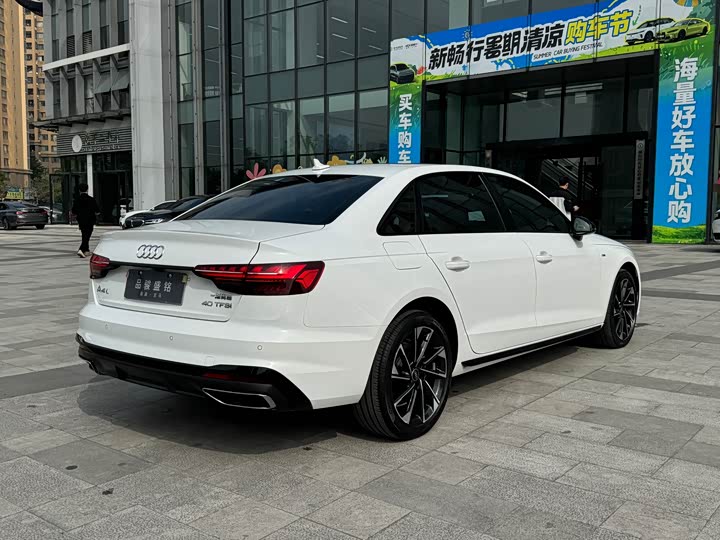 Фото 4 - Audi A4L