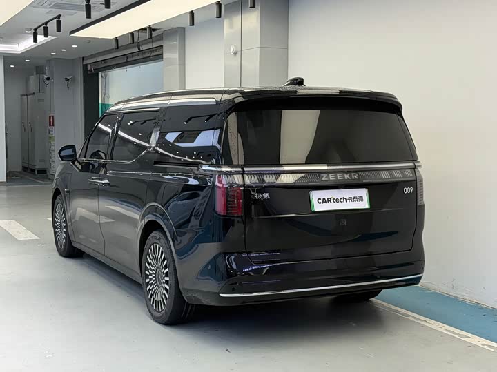 Фото 3 - Zeekr 009
