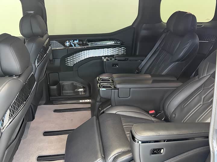 Фото 9 - Zeekr 009