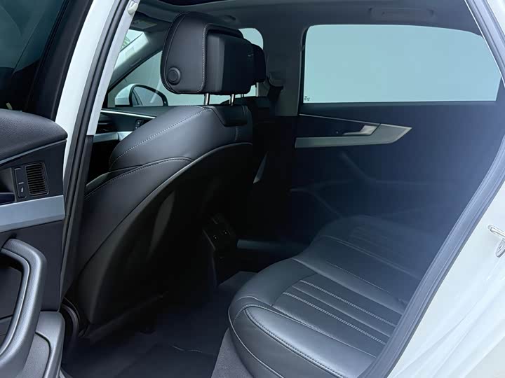 Фото 7 - Audi A4L