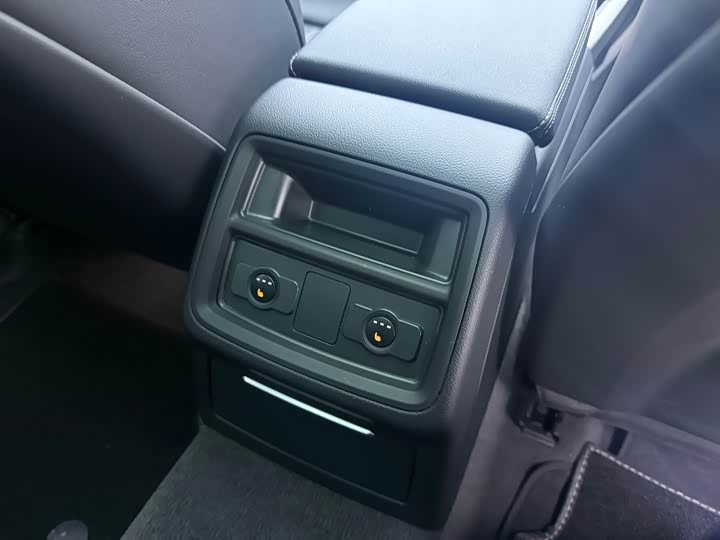 Фото 8 - Audi A4L