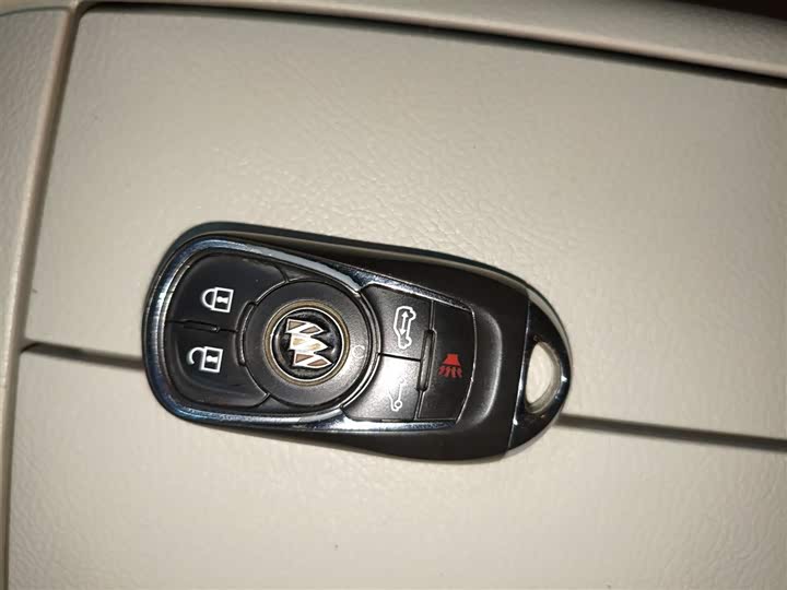 Фото 9 - Buick GL8 ES