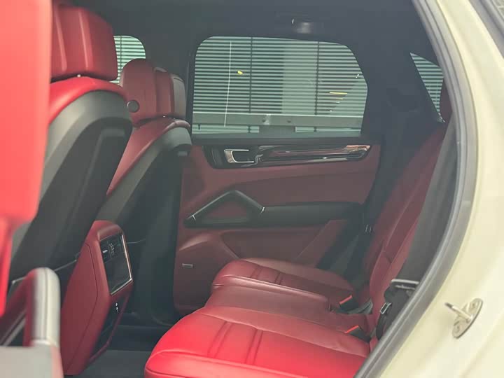 Фото 8 - Porsche Cayenne