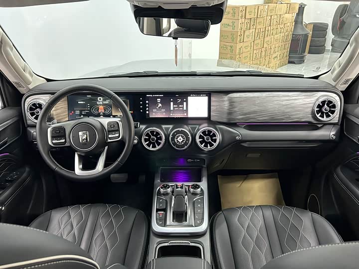 Фото 4 - Tank 300