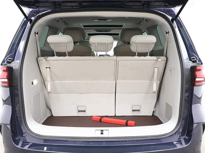 Фото 8 - Roewe iMax 8 EV