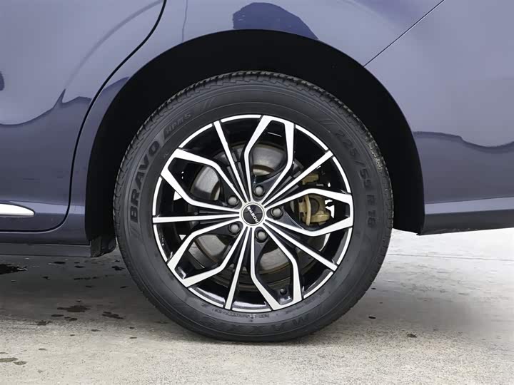 Фото 9 - Roewe iMax 8 EV