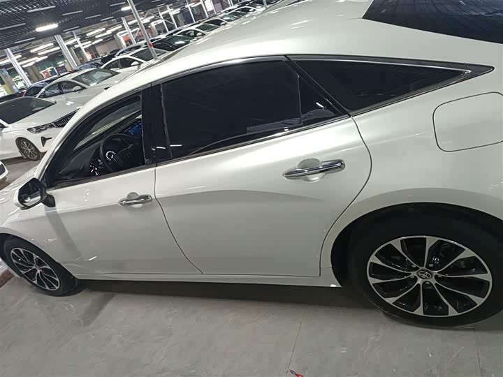 Фото 5 - Toyota Avalon