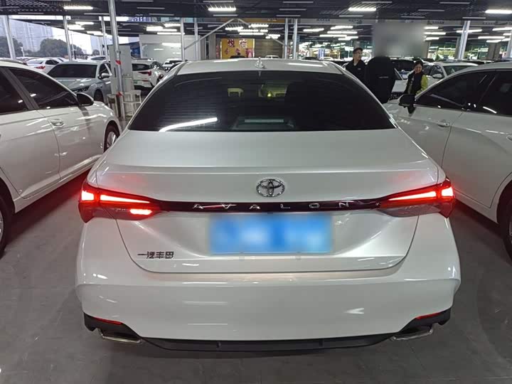 Фото 6 - Toyota Avalon