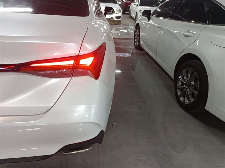 Фото 8 - Toyota Avalon