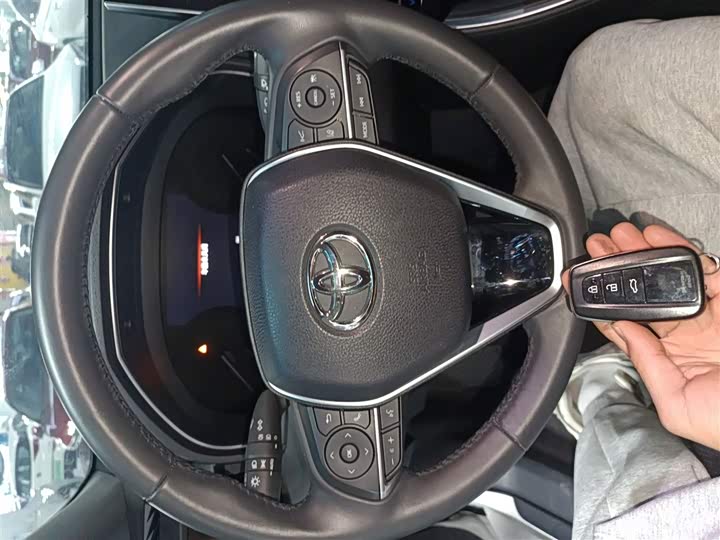 Фото 9 - Toyota Avalon