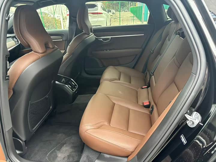 Фото 4 - Volvo S90