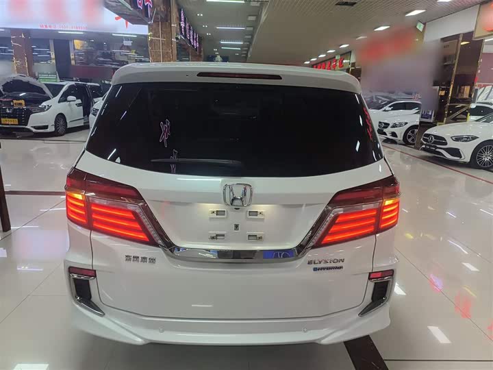 Фото 6 - Honda Elysion