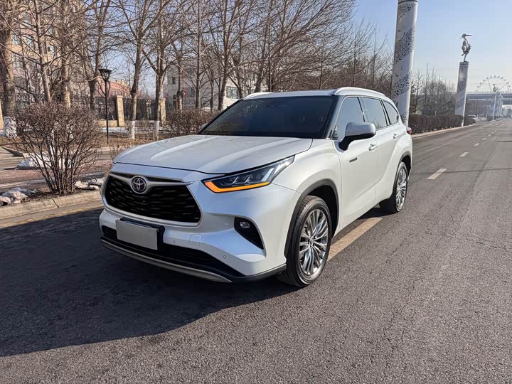 Фото 1 - Toyota Highlander