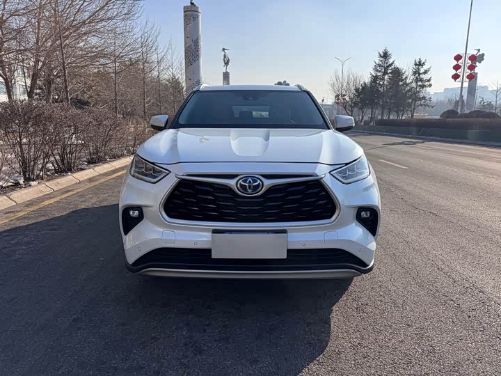 Фото 2 - Toyota Highlander