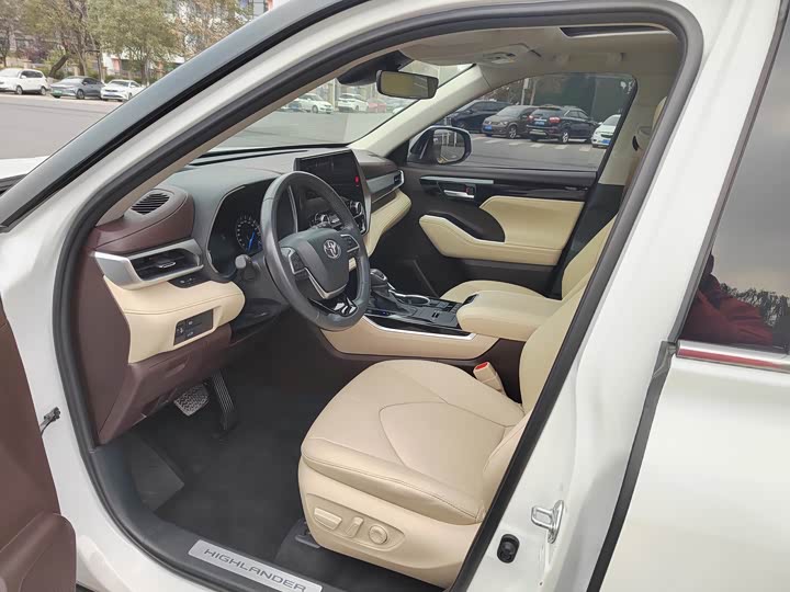 Фото 9 - Toyota Highlander